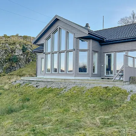 Awesome In With House Sea View